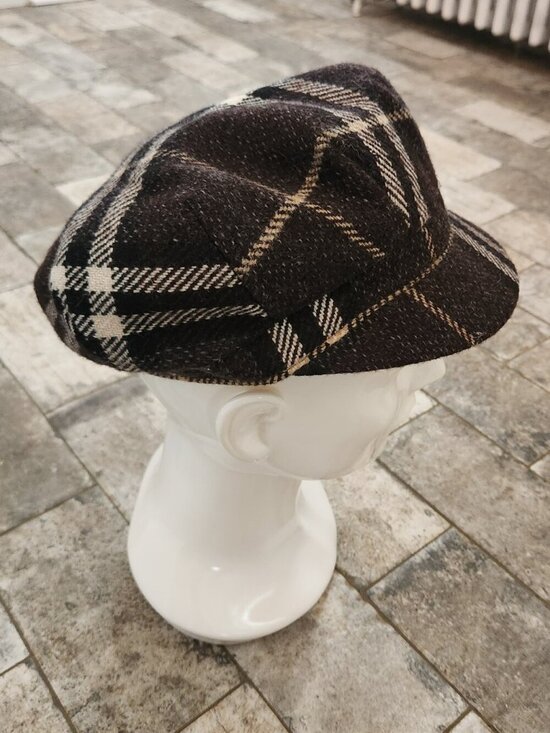 Burberry Nova-Check Newsboy-style Cap, Authentic